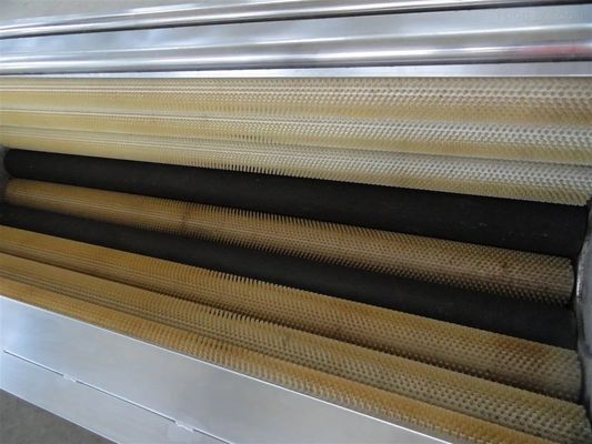 De Machine van Emery Roller Peeling And Washing van het maniokschilmesje voor de Plantaardige Schoonmakende Machine van de Borstelrol