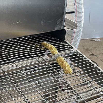 Het slaan verkruimelt het Paneren de Machinezeevruchten van de Kippendeklaag het Koken